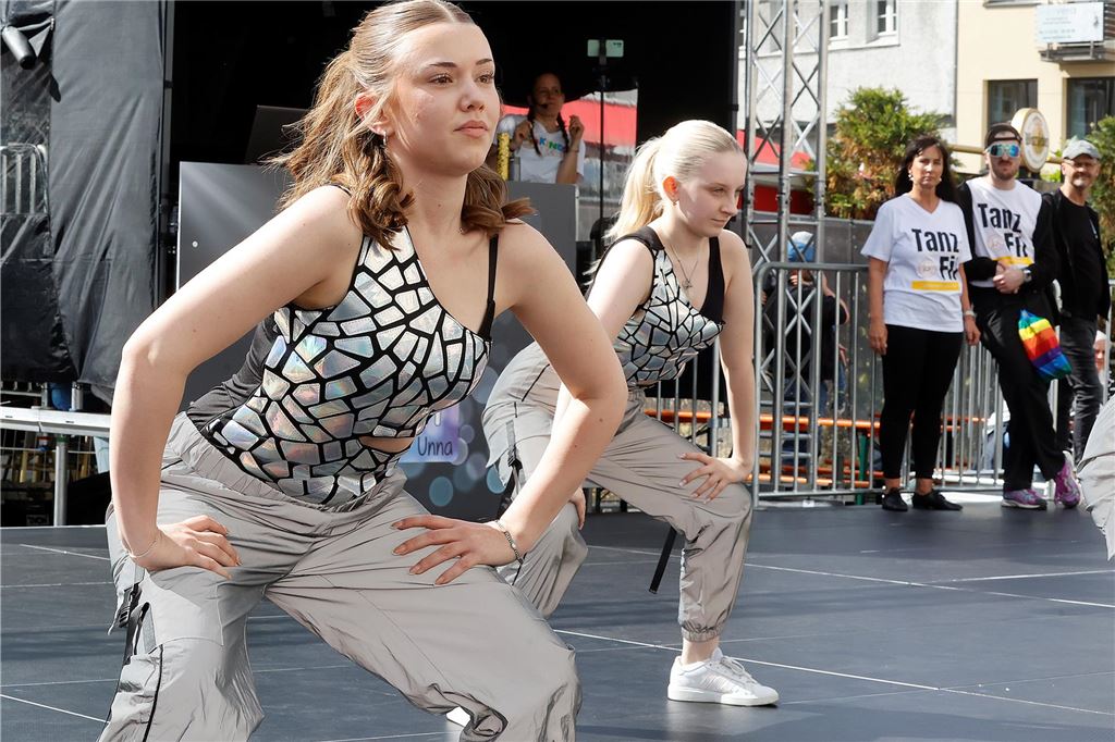 Tanzparty auf dem Alten Markt in Unna: Videos und Bilderstrecke vom großen Open-Air-Ball