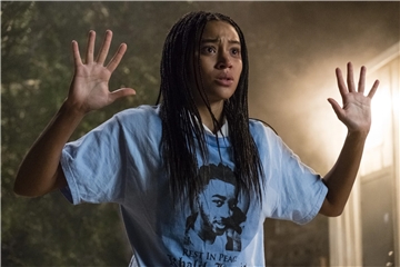 „The Hate U Give“ ist einer der Filme, die im Rahmen der Schulkinowochen NRW gezeigt werden – wegen Corona allerdings nur im Internet. Der Film über die amerikanische High-School-Schülerin Starr, die in zwei Welten groß wird, richtet sich an Jugendliche der Sekundarstufen 1 und 2. Es gibt aber auch Filme für Grundschulen.