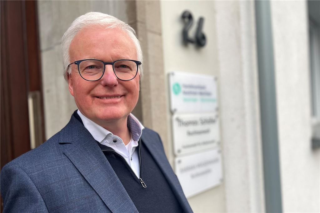 Unna und die Discounterwelle: Experte ordnet Kodi-Schließung ein Handelsverbandschef Thomas Schäfer vor der Tür seiner Geschäftsstelle in Dortmund.