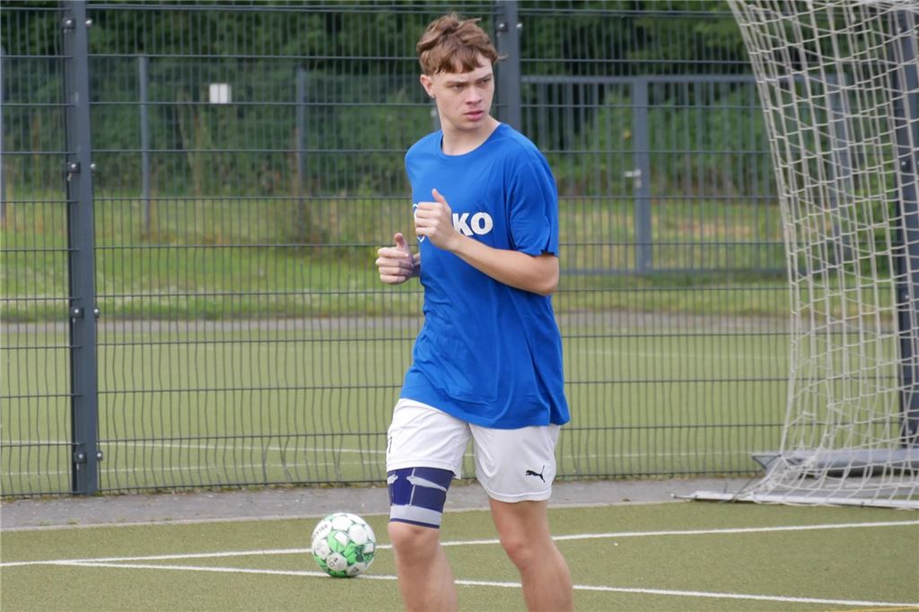 Til Vaupel verlässt Werner SC nach einem halben Jahr schon wieder Til Vaupel läuft über ein Fußballfeld.
