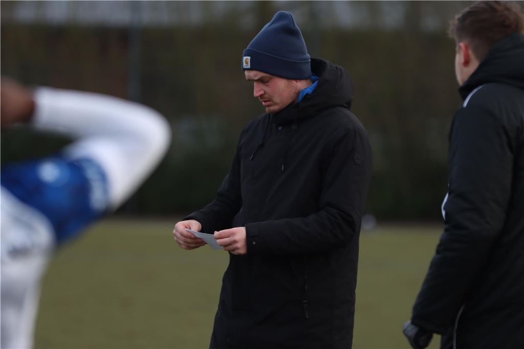 Routinier bleibt an Bord: Tim Lorenz verlängert beim Königsborner SV Tim Lorenz (l.) in seiner Rolle als Co-Trainer.