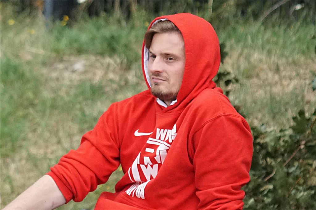 RW Unna gewinnt Hallenstadtmeisterschaft: RWU-Vorsitzender Tim Richter guckt auf das Spielfeld.