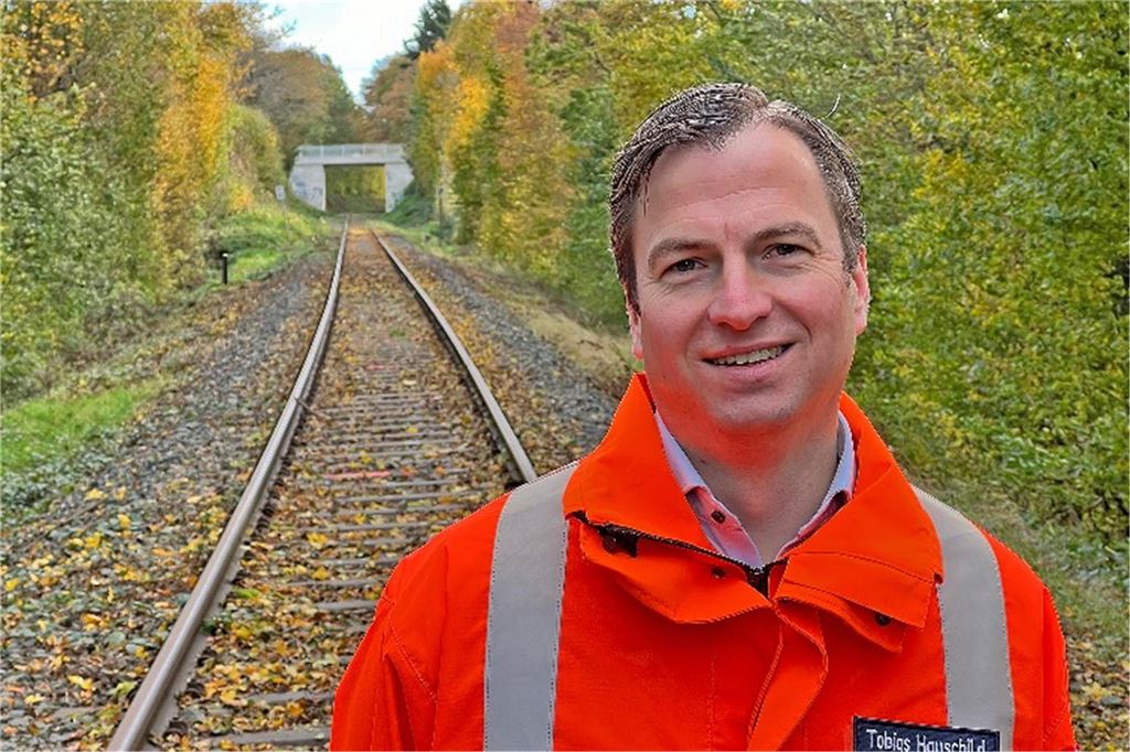 Aktueller Sachstand zur RB54: Varianten für Hönnetalbahn in der Beratung Tobias Hausschild, Leiter der DB Netz in Hagen.