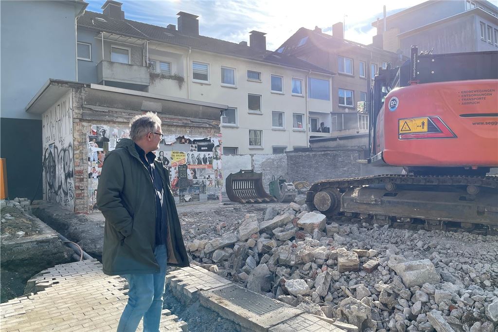 Legenden des Nachtlebens: Diese Clubs und Bars hat Dortmund verloren Tobias Heitmann steht vor den Trümmern seiner alten Bar an der Humboldtstraße in Dortmund.