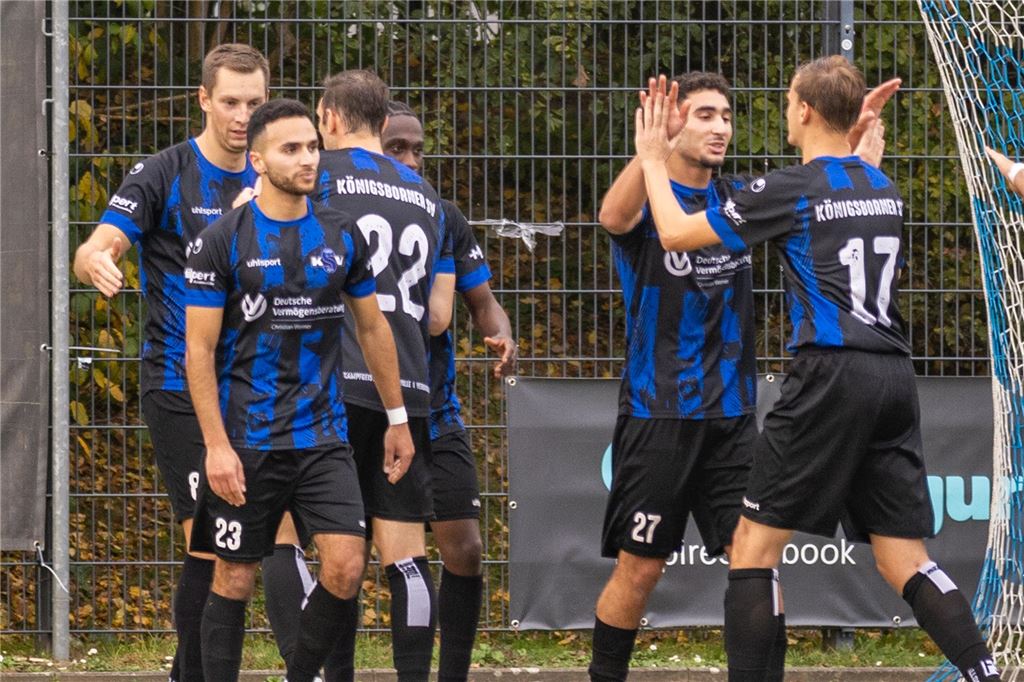 Wilder Ritt beim Königsborner SV: Langenbochum bekommt viele Geschenke Topstürmer Val-Leander Wettklo (l.) steuerte zwei Treffer zum Sieg des Königsborner SV bei.
