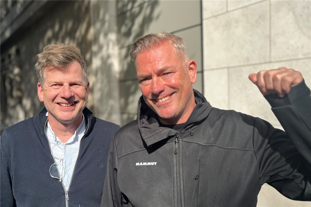 Star-DJs, legendäre Partynächte und viel Dortmunder Nachtleben-Geschichte Torsten "Todde" Happe (r.) und Lars Josten vor der Thier-Galerie. Sie sind seit 25 Jahren als DJ-Duo "zuHouse Rockers" unterwegs. Auf dem Gelände, auf dem heute die Shopping-Mall steht, betrieben sie mehrere Jahre lang einen House-Club.