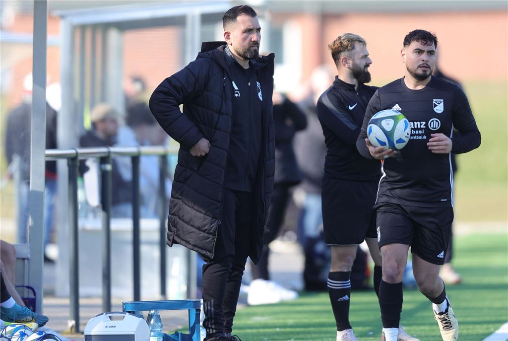 TSC Hamm weist Anschuldigungen von Eintracht Werne zurück Aykut Kocabas steht an der Seitenlinie.