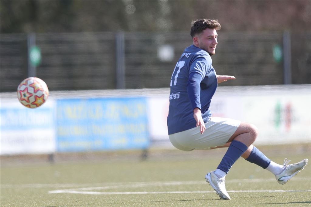 Werner SC II verspielt 3:1-Führung: Naß lobt dennoch das Team Kreisliga-B-Spieler Leon Kastrati entwischt der Fußball.