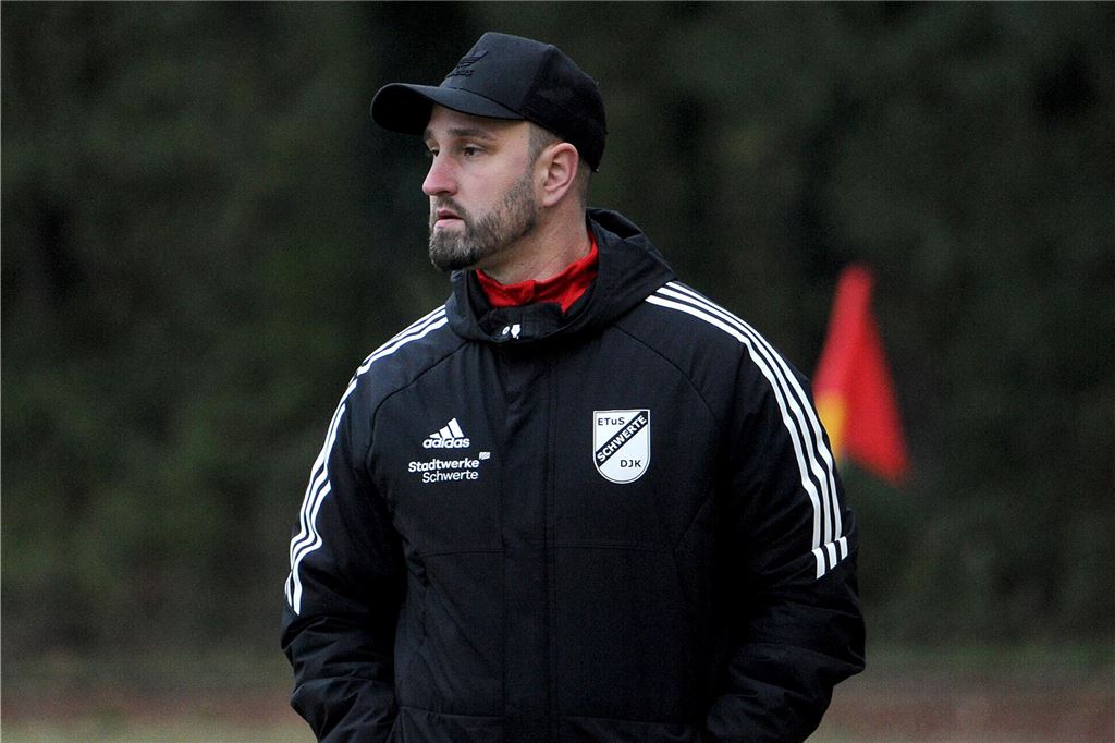 ETuS Schwerte-Ost plant für zwei Ligen: Ein Abgang im Winter wegen „Unzuverlässigkeiten“ Trainer Tobias Felgner will mit ETuS in die Kreisliga A aufsteigen.