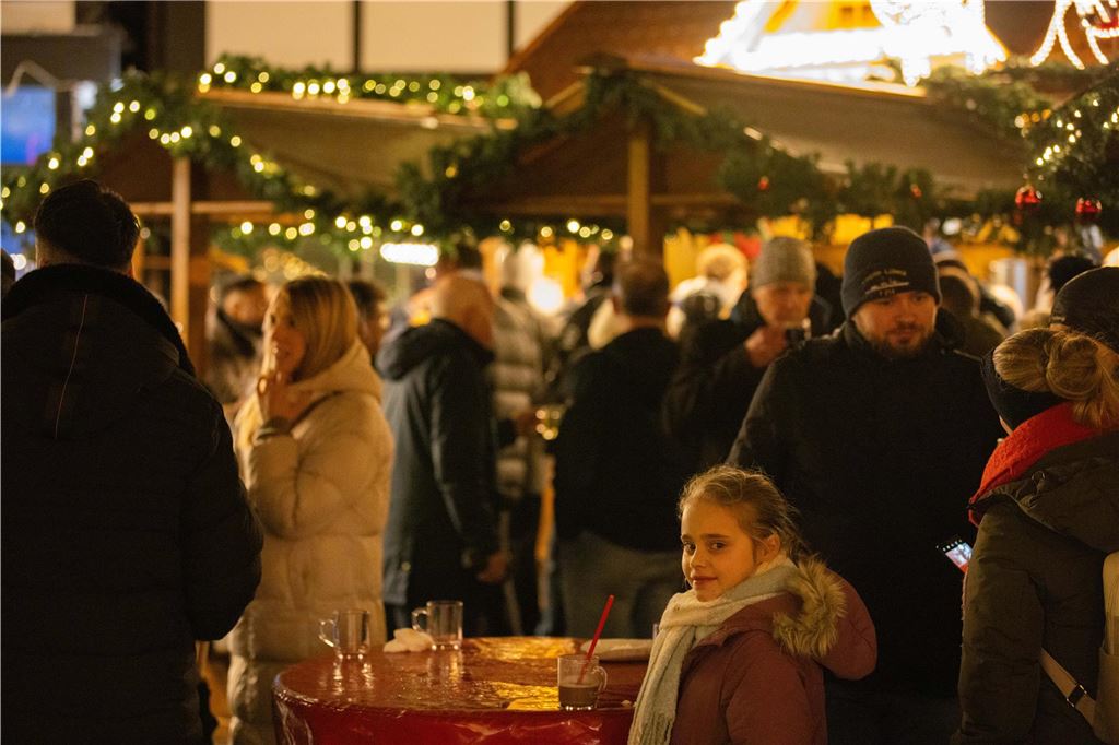 Trotz der Einschränkungen des Programms auf Unnas Weihnachtsmarkt als Reaktion auf den Anschlag auf einen Magdeburger Weihnachtsmarkt ließen sich die Besucher in Unna die Stimmung nicht vermiesen.