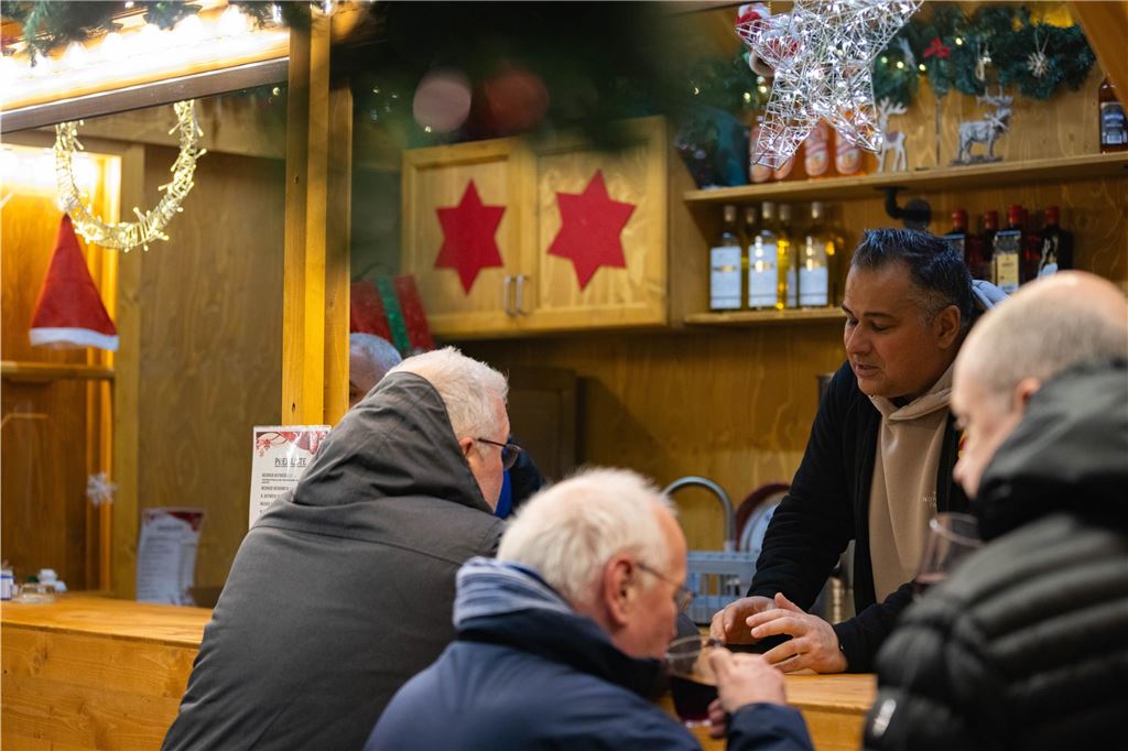 Trotz der Einschränkungen des Programms auf Unnas Weihnachtsmarkt als Reaktion auf den Anschlag auf einen Magdeburger Weihnachtsmarkt ließen sich die Besucher in Unna die Stimmung nicht vermiesen.