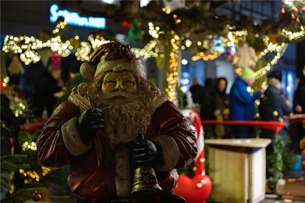 Trotz der Einschränkungen des Programms auf Unnas Weihnachtsmarkt als Reaktion auf den Anschlag auf einen Magdeburger Weihnachtsmarkt ließen sich die Besucher in Unna die Stimmung nicht vermiesen.
