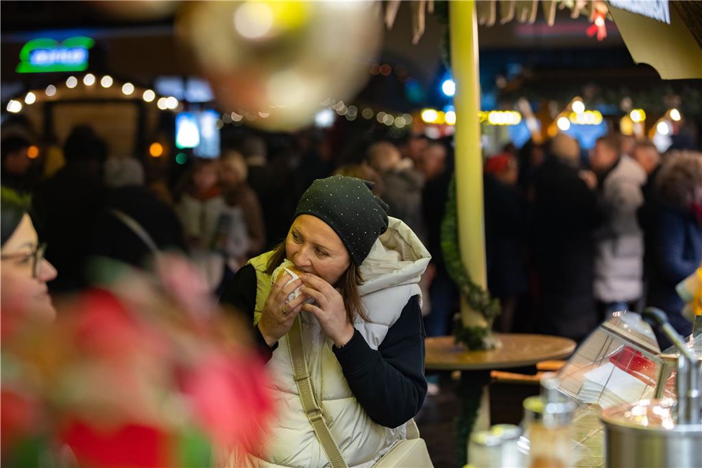 Trotz der Einschränkungen des Programms auf Unnas Weihnachtsmarkt als Reaktion auf den Anschlag auf einen Magdeburger Weihnachtsmarkt ließen sich die Besucher in Unna die Stimmung nicht vermiesen.