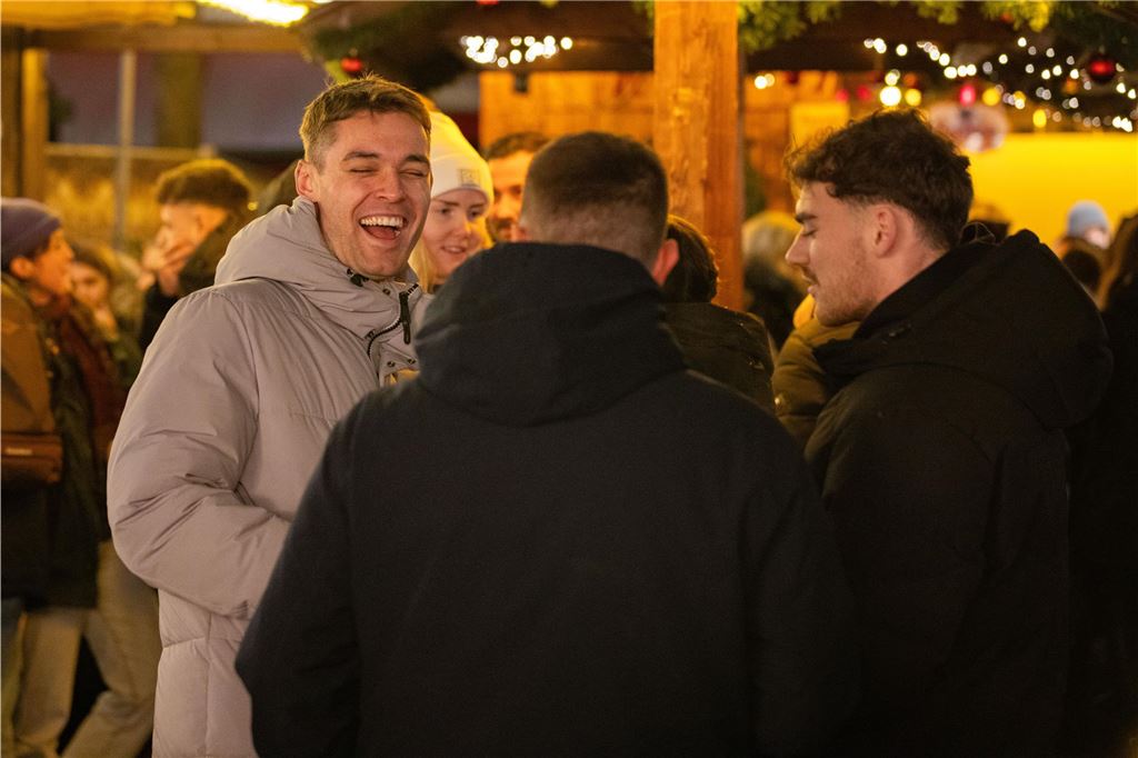 Trotz der Einschränkungen des Programms auf Unnas Weihnachtsmarkt als Reaktion auf den Anschlag auf einen Magdeburger Weihnachtsmarkt ließen sich die Besucher in Unna die Stimmung nicht vermiesen.