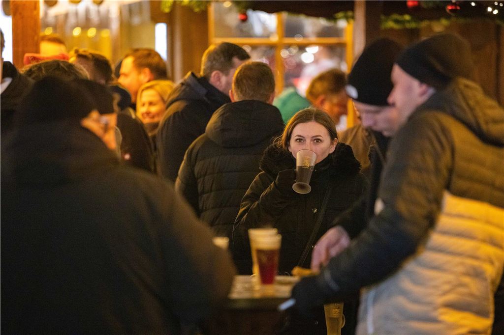 Trotz der Einschränkungen des Programms auf Unnas Weihnachtsmarkt als Reaktion auf den Anschlag auf einen Magdeburger Weihnachtsmarkt ließen sich die Besucher in Unna die Stimmung nicht vermiesen.