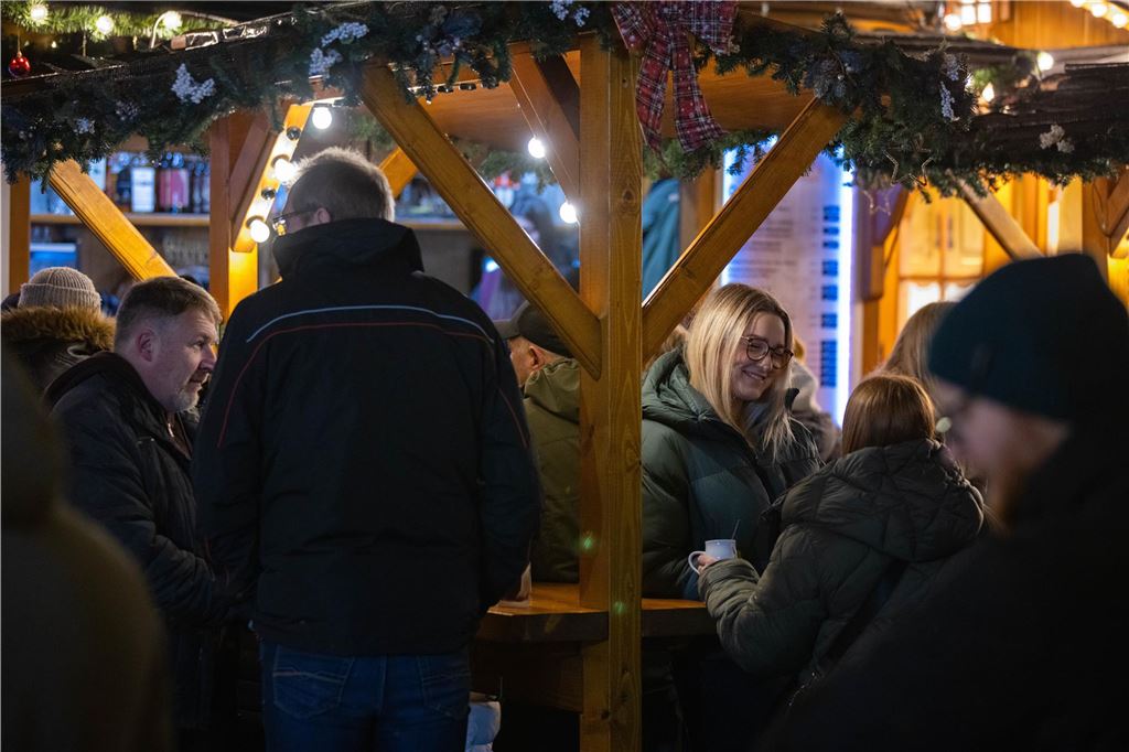 Trotz der Einschränkungen des Programms auf Unnas Weihnachtsmarkt als Reaktion auf den Anschlag auf einen Magdeburger Weihnachtsmarkt ließen sich die Besucher in Unna die Stimmung nicht vermiesen.