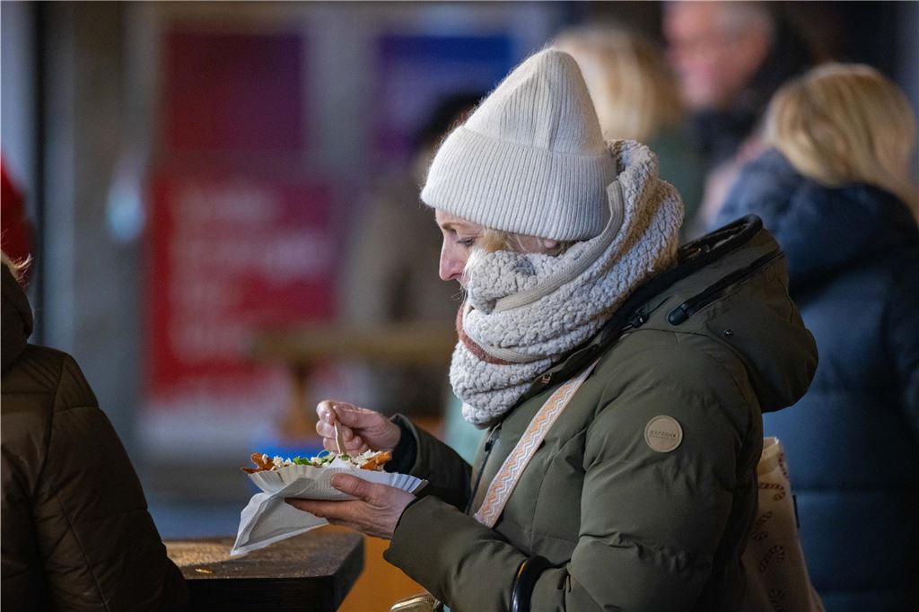 Trotz der Einschränkungen des Programms auf Unnas Weihnachtsmarkt als Reaktion auf den Anschlag auf einen Magdeburger Weihnachtsmarkt ließen sich die Besucher in Unna die Stimmung nicht vermiesen.