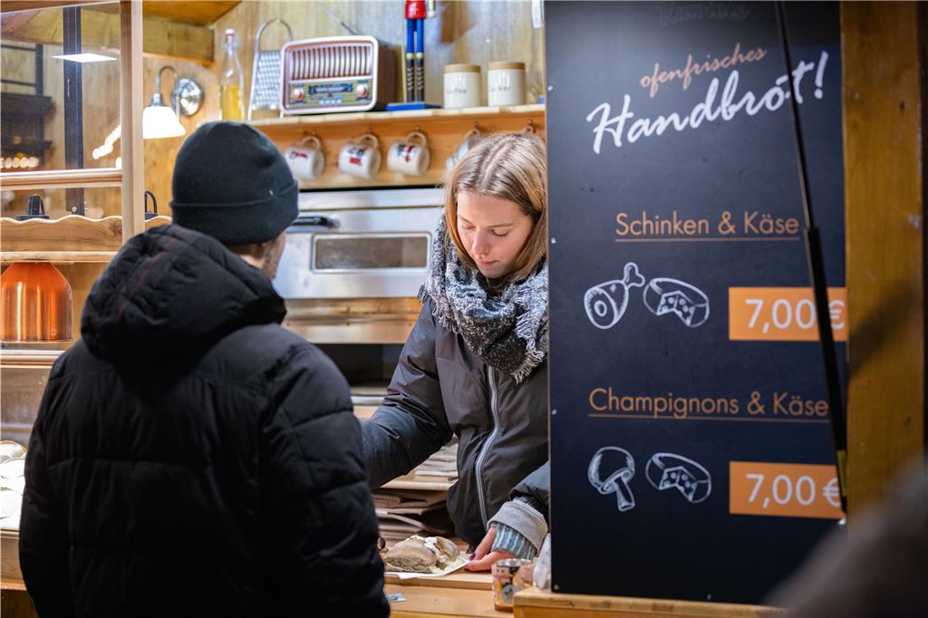 Trotz der Einschränkungen des Programms auf Unnas Weihnachtsmarkt als Reaktion auf den Anschlag auf einen Magdeburger Weihnachtsmarkt ließen sich die Besucher in Unna die Stimmung nicht vermiesen.