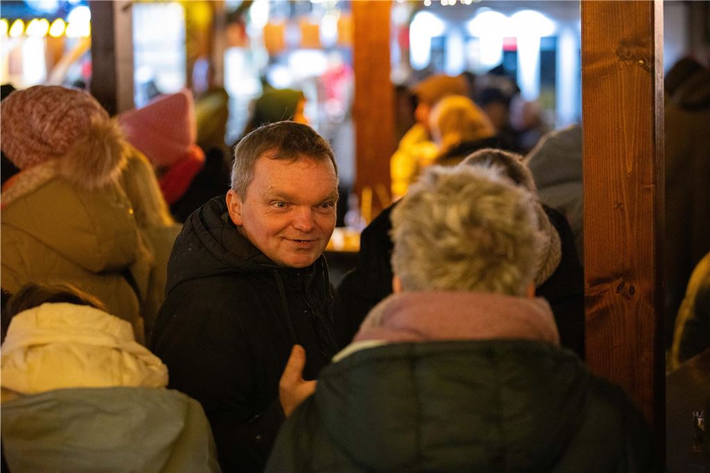 Trotz der Einschränkungen des Programms auf Unnas Weihnachtsmarkt als Reaktion auf den Anschlag auf einen Magdeburger Weihnachtsmarkt ließen sich die Besucher in Unna die Stimmung nicht vermiesen.