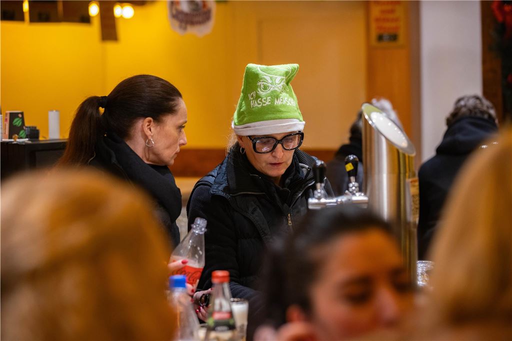 Trotz der Einschränkungen des Programms auf Unnas Weihnachtsmarkt als Reaktion auf den Anschlag auf einen Magdeburger Weihnachtsmarkt ließen sich die Besucher in Unna die Stimmung nicht vermiesen.