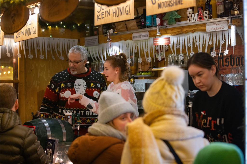 Trotz der Einschränkungen des Programms auf Unnas Weihnachtsmarkt als Reaktion auf den Anschlag auf einen Magdeburger Weihnachtsmarkt ließen sich die Besucher in Unna die Stimmung nicht vermiesen.