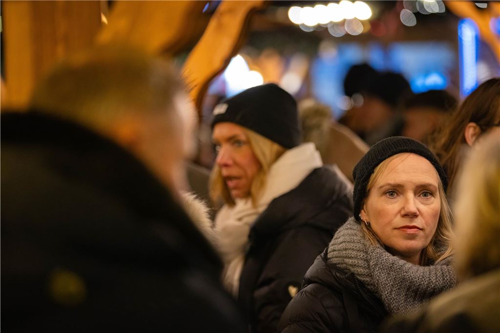 Trotz der Einschränkungen des Programms auf Unnas Weihnachtsmarkt als Reaktion auf den Anschlag auf einen Magdeburger Weihnachtsmarkt ließen sich die Besucher in Unna die Stimmung nicht vermiesen.