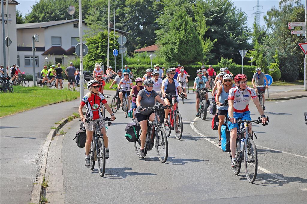 Rund 1400 Radfahrerinnen und Radfahrer kamen Samstag auf der NRW-Radtour 2024 nach Fröndenberg. 