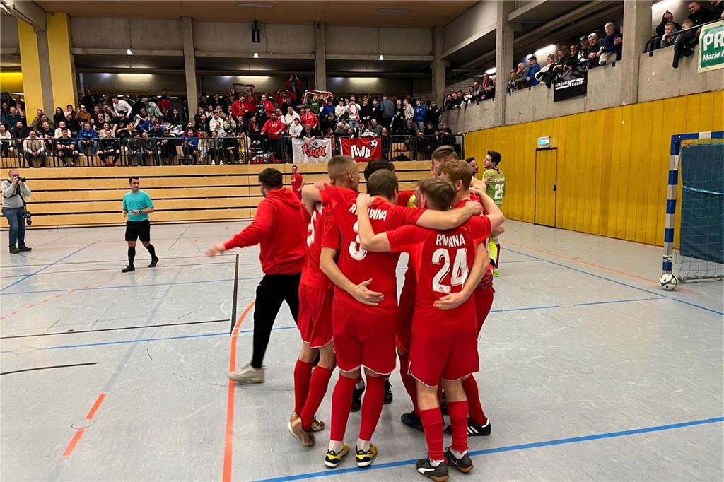 Unmittelbar nach dem Erfolg im Neunmeterschießen kannte der Jubel bei den Spielern von RW Unna keine Grenzen mehr.