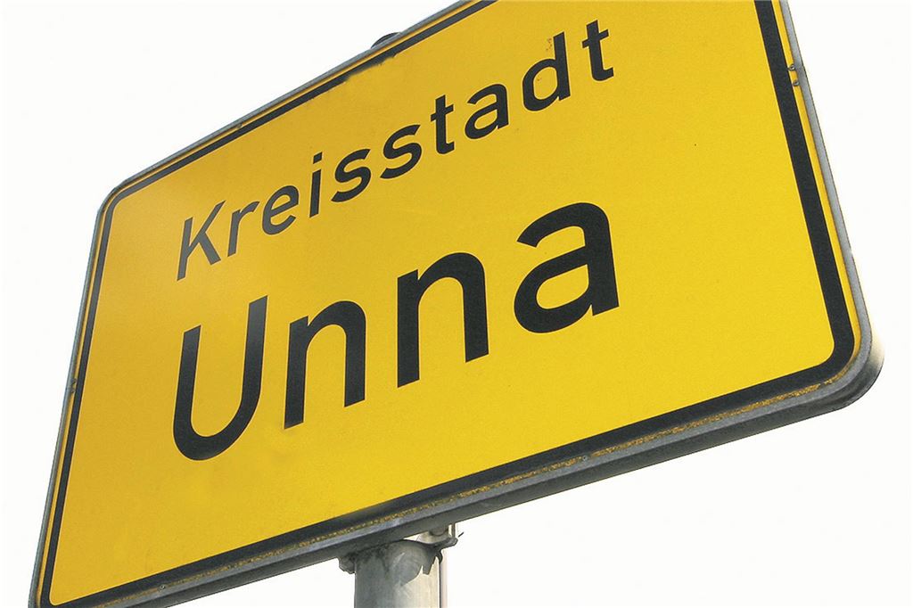 „Gemischtes Hack“: Podcaster witzeln über Stadtnamen „Unna“ Gelbes Ortsschild der Kreisstadt Unna.