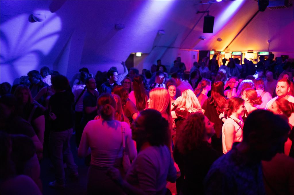 Unna schwingt das Tanzbein: Es herrschte ausgelassene Stimmung im Kühlschiff beim Tanz in den Mai. Der Abend in Bildern, in unserer Bildergalerie.