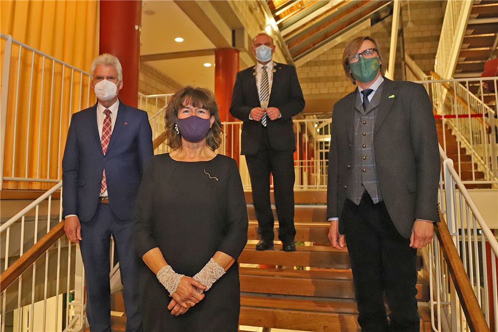Unnas neuer Bürgermeister setzt Klimaschutz ganz oben auf die Agenda Unnas neuer Bürgermeister Dirk Wigant (hinten) mit seinen ehrenamtlichen Stellvertretern: Gerhard Meyer, Renate Nick und Michael Sacher (von links).