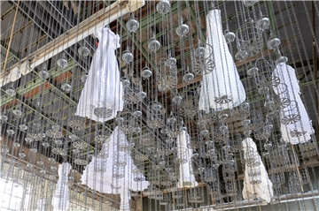 Unter dem Titel „Schwarzer Nebel – Weißer Rauch“ präsentiert eine Gruppe von neun Künstlerinnen und Künstlern eine Ausstellung in der Kokerei Hansa.
