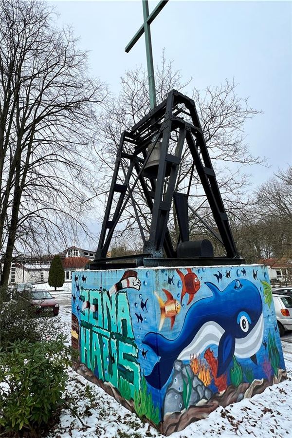 Kirche will Jona-Haus verkaufen: Förderverein löst sich auf Der Glockenturm am Jona-Haus wurde 2020 neu gestaltet.