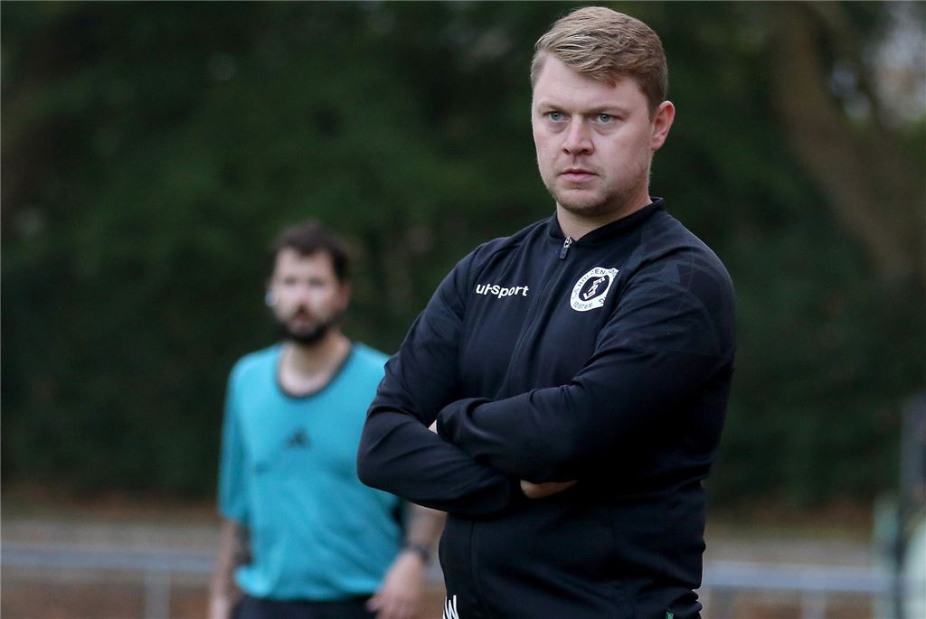 Arne Werner bleibt beim TuS Holzen-Sommerberg: Erfolgstrainer verlängert beim Spitzenreiter Unter der Regie von Trainer Arne Werner hat sich der TuS Holzen-Sommerberg in dieser Saison bereits ein kleines Polster erarbeitet.