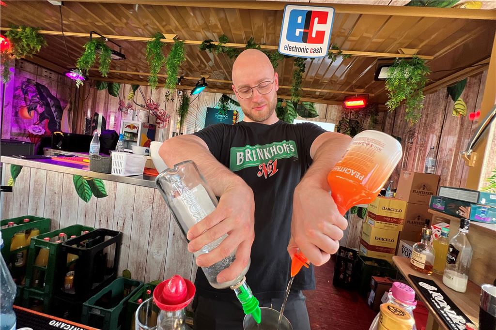 Unter tropischen und damit dem Anlass angemessenen Bedingungen hat am Freitag (2.5.) das Festival Fröndenberg Karibisch auf dem Marktplatz begonnen.