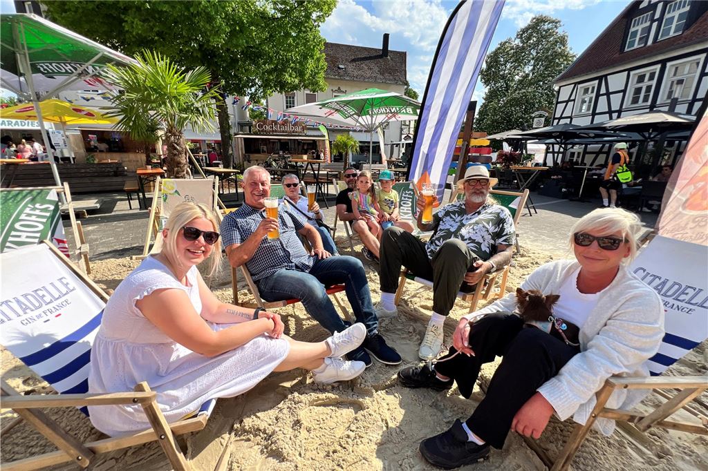 Unter tropischen und damit dem Anlass angemessenen Bedingungen hat am Freitag (2.5.) das Festival Fröndenberg Karibisch auf dem Marktplatz begonnen.