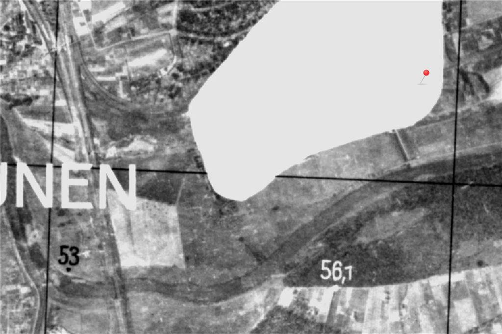 Vermutlich ist auf diesem Luftbild, das zwischen 1934 und 1939enstand, die Zechenanlage gut zu erkennen. So gut, dass es den Verantwortlichen sicherer war, dass die Aufnahme besser nicht in die falschen Hände gerät. Ob es wirklich darum ging, ein militärisch interessantes Ziel zu verschleiern, will Benjamin Schepers, der Leiter des RVR-Teams Luftbilder in Essen, zwar nicht sicher sagen. Er hält das aber für sehr wahrscheinlich. Als die Fotos digitalisiert wurden, war die Fläche bereits abgeklebt