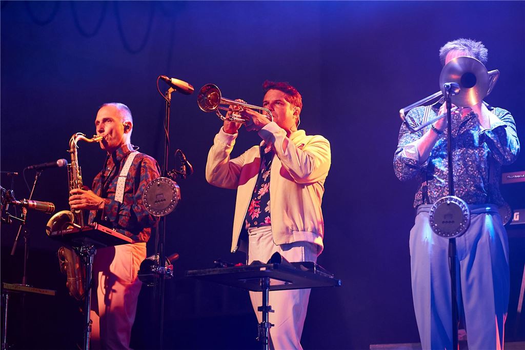 Auftritt im Westfalenpark in Dortmund: „Jan Delay ist inzwischen ein Familien-Act“ Die Bläser-Sektion der Band Disko No.1 steht bei einem Auftritt mit Jan Delay auf der Bühne der Westfalenhalle in Dortmund.