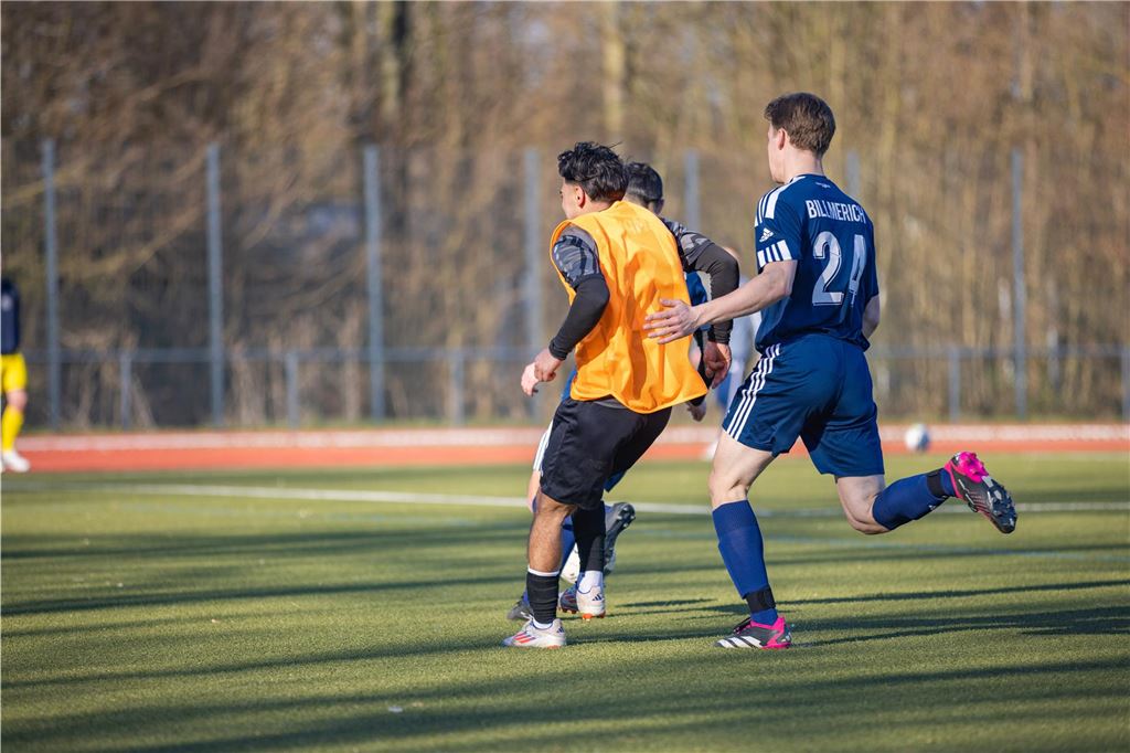 BRB beweist großen Kampfgeist gegen den TSC: Ekstase in Unterzahl Viele Fotos vom Spiel TSC Kamen gegen BR Billmerich (1:3).
