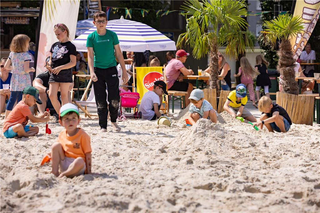 Rauchen auf Veranstaltungen: Mehrheit befürwortet Verbot Kinder spielen bei "Holzwickede Karibisch" in der Sandgrube.
