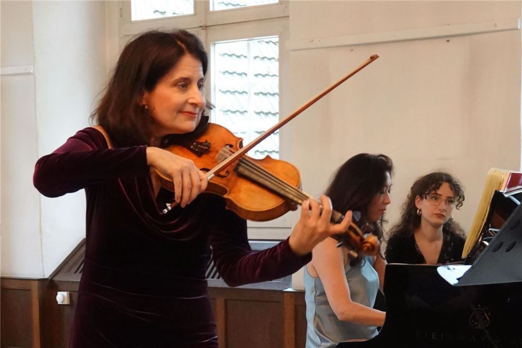 Fröndenberger Stiftskonzerte: Daskalakis und Shioda begeistern Violinistin Ariadne Daskalakis und Pianistin Junko Shioda sorgen für ein stimmungsvolles Stiftskonzert.