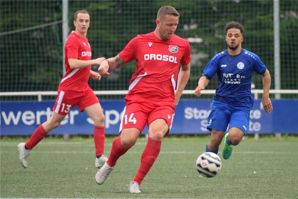 SC Berchum/Garenfeld ersatzgeschwächt gegen VfL Schwerte: Verteidiger von Ex-Klub „überrascht“ Vladimir Kunz (Mitte) ist Routinier des SC Berchum/Garenfeld.
