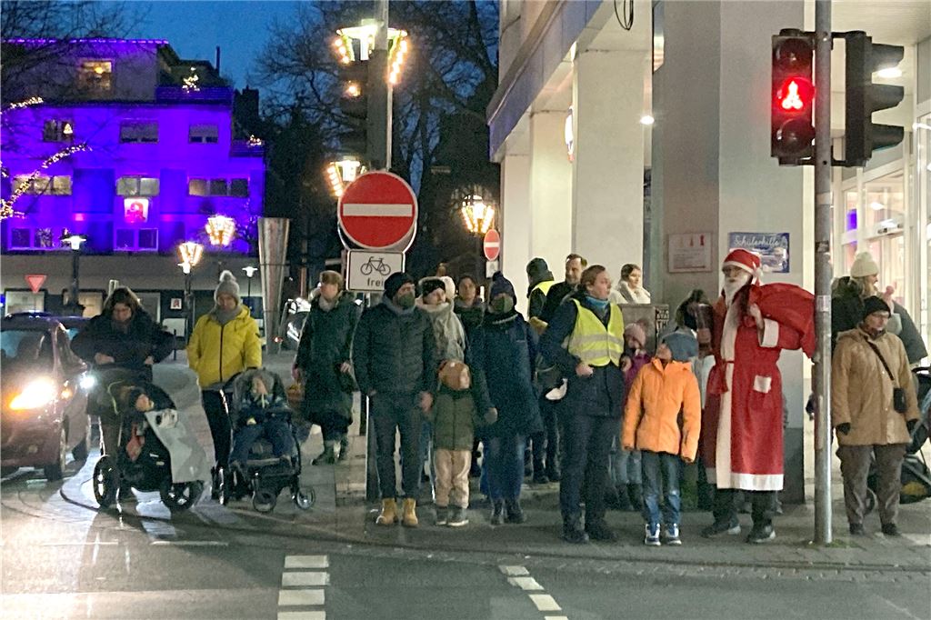 Premiere in der City: Wenn der Weihnachtsmann zum Stadtführer wird Weihnachtsmann in Schwerte