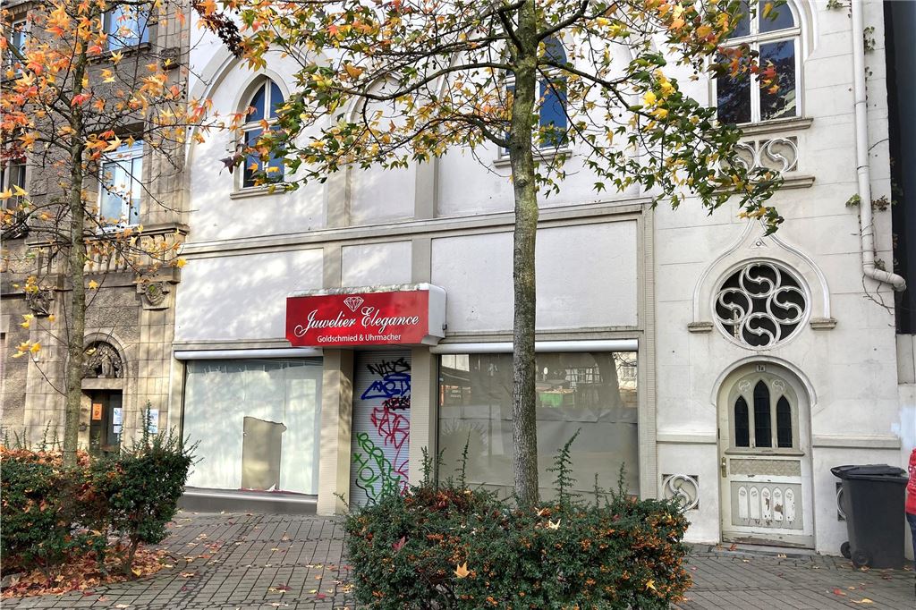 Nächstes Traditionsgeschäft geht: Juwelier Elegance sucht Nachmieter Das frühere Ladenlokal von Juwelier Elegance am Cavaplatz.