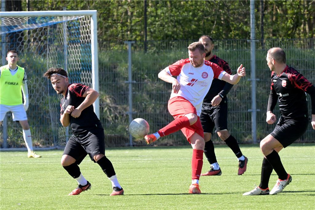 Während der Lüner SV ein spätes Gegentor kassiert, war der BV Lünen gegen Türkspor Dortmund II chancenlos. Der VfB Lünen und BW Alstedde fuhren Siege ein.