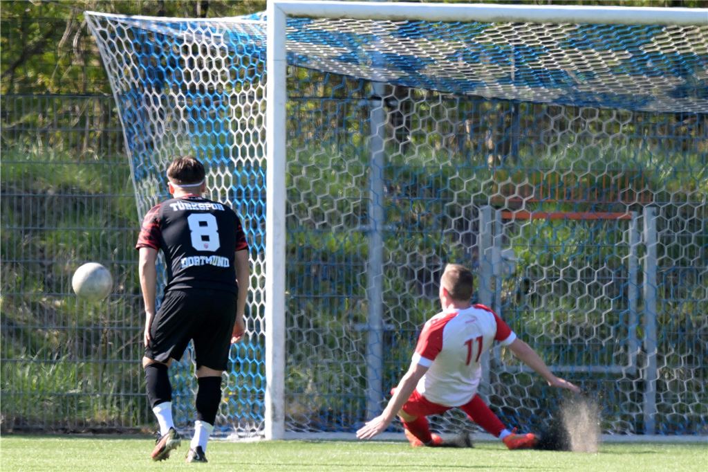 Während der Lüner SV ein spätes Gegentor kassiert, war der BV Lünen gegen Türkspor Dortmund II chancenlos. Der VfB Lünen und BW Alstedde fuhren Siege ein.
