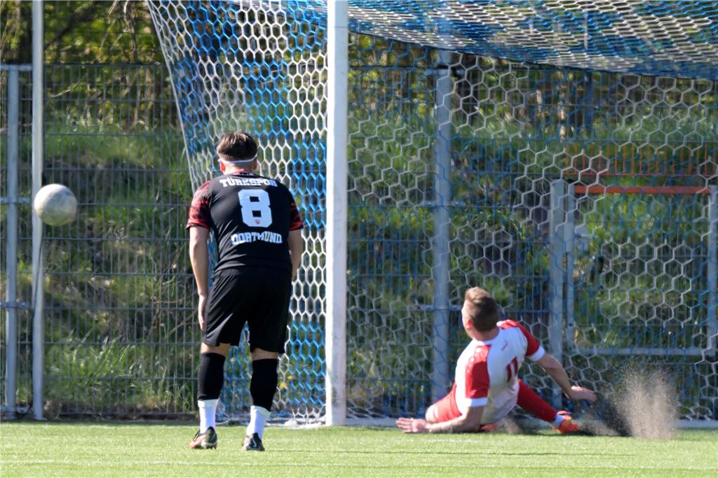 Während der Lüner SV ein spätes Gegentor kassiert, war der BV Lünen gegen Türkspor Dortmund II chancenlos. Der VfB Lünen und BW Alstedde fuhren Siege ein.
