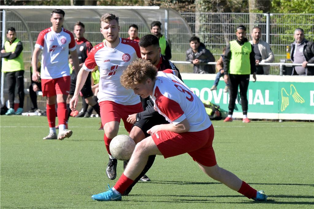 Während der Lüner SV ein spätes Gegentor kassiert, war der BV Lünen gegen Türkspor Dortmund II chancenlos. Der VfB Lünen und BW Alstedde fuhren Siege ein.