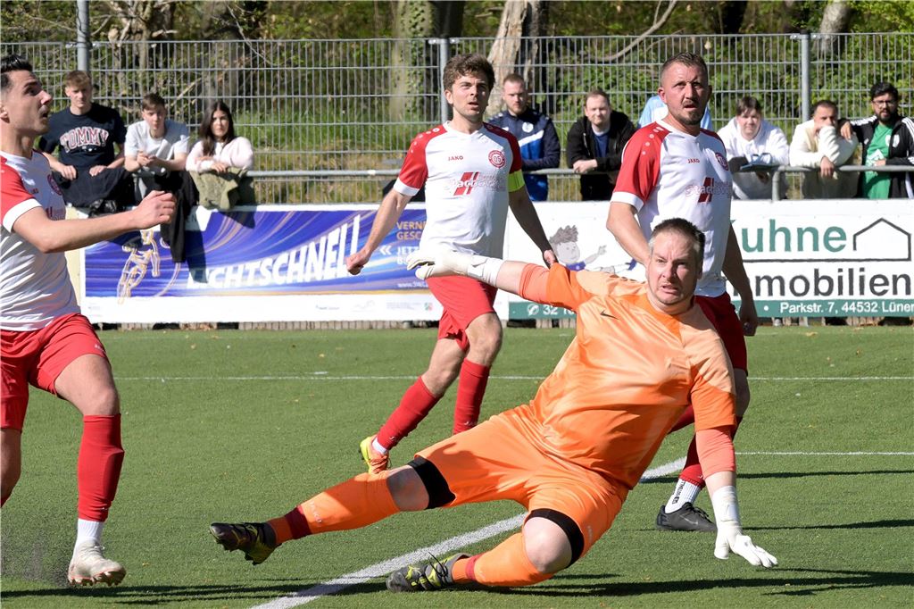Während der Lüner SV ein spätes Gegentor kassiert, war der BV Lünen gegen Türkspor Dortmund II chancenlos. Der VfB Lünen und BW Alstedde fuhren Siege ein.