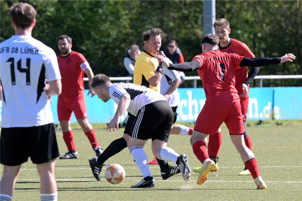 Während der Lüner SV ein spätes Gegentor kassiert, war der BV Lünen gegen Türkspor Dortmund II chancenlos. Der VfB Lünen und BW Alstedde fuhren Siege ein.